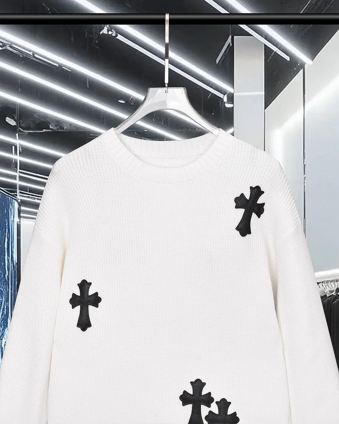 P270 Chrome Hearts/Cro Heart OS Loose Fit 2025fw Autumn and Winter New Style Classic Customized Leather Cross 🪡logo Round Neck Long Sleeve Off Shoulder Sweater Wool Sweater Imported Wool Blended Fabric Exquisitely Upgraded, Inspired by the 1980s Retro Original Fabric Official Same Style Round Neck Long Sleeve Suit Customized Mesh Sweater Thick Knitted Fabric Feels Very Comfortable Latest Brick Cabinet Synchronization for Spring and Summer Fashionable and Individual Super Versatile and Good-looking Style Very Suitable for Men and Women A must-have for everyone, hang tag, collar label, washed wheat, three labels complete. Color: black. white. Size: M-3XL